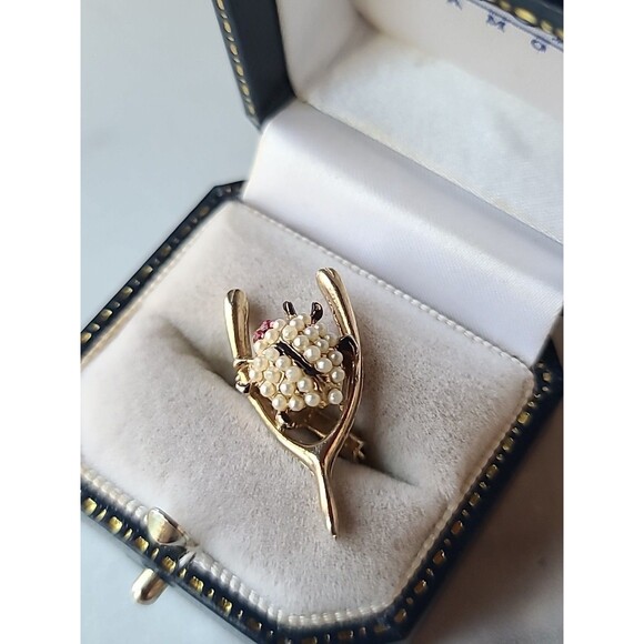 Ladybug On Wishbone Faux Pearl And Rhinestone Brooch Vintage Costume Jewelry - Picture 6 of 10